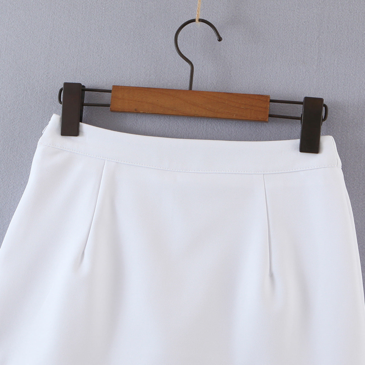 A. Amber White Low Waist Skirt
